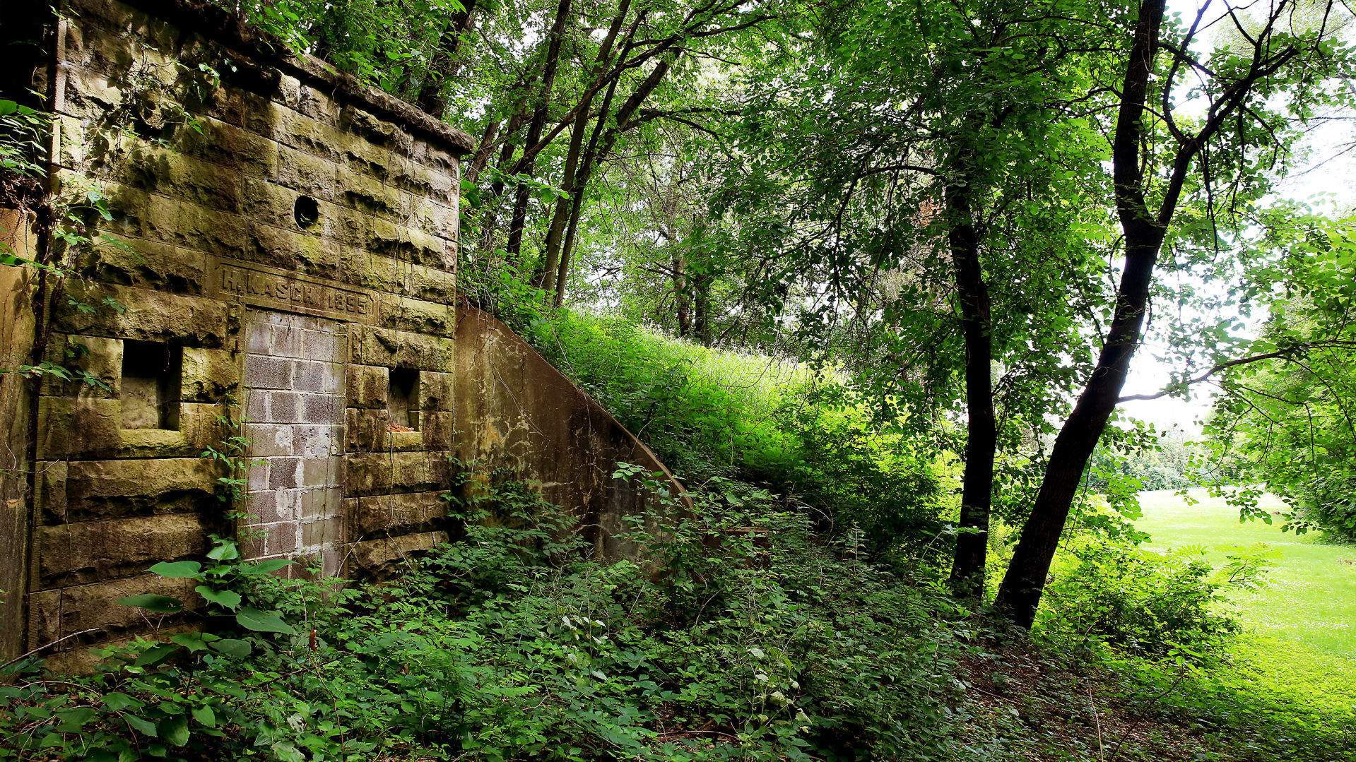Fairmount Cemetery 07